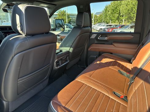 Used 2025 GMC Sierra 3500 Denali Ultimate AWD/4WD image 17