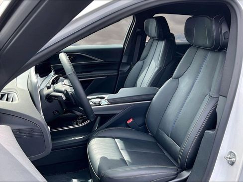 Certified 2024 Cadillac Lyriq Luxury AWD/4WD image 21