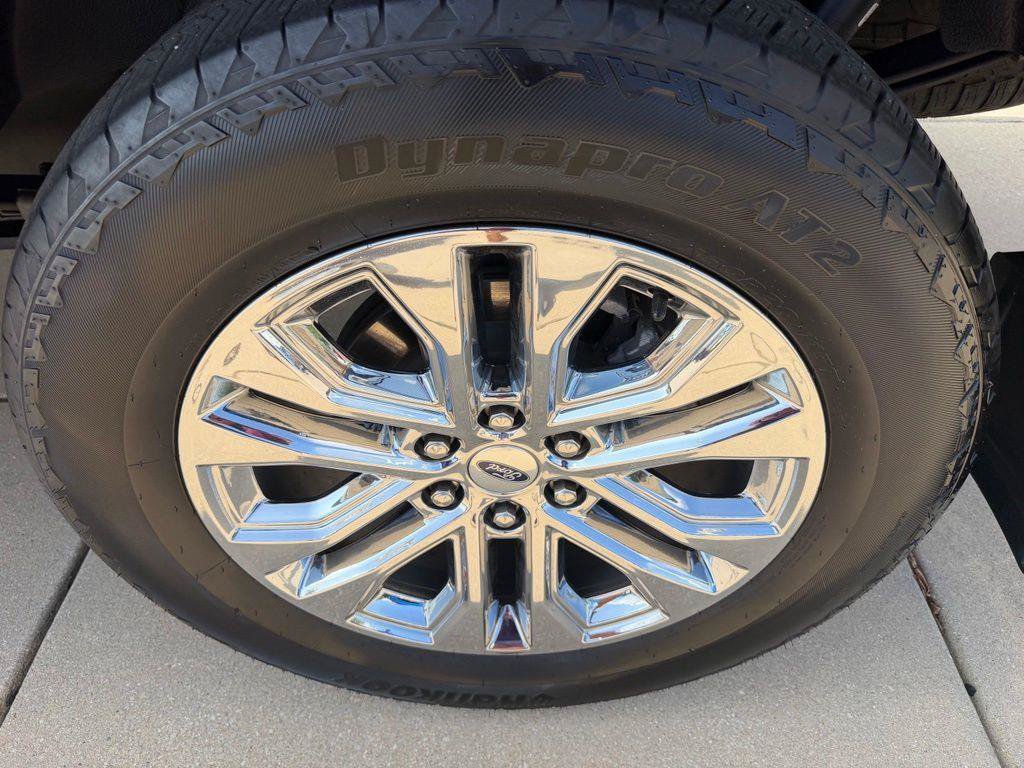 Used 2025 Ford F150 Lariat w/ Equipment Group 502A High AWD/4WD image 27