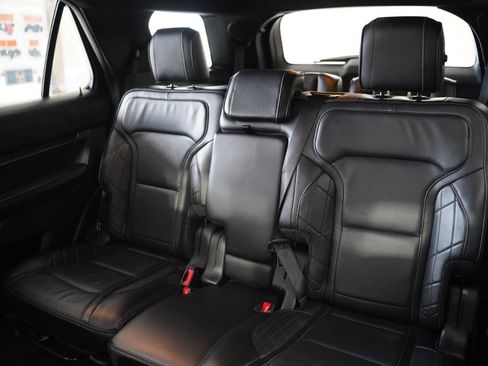 Used 2017 Ford Explorer Platinum image 32