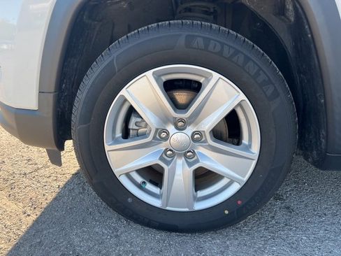 Used 2022 Jeep Compass Latitude image 25