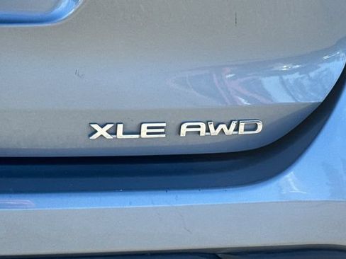 Used 2022 Toyota Highlander XLE AWD/4WD image 37