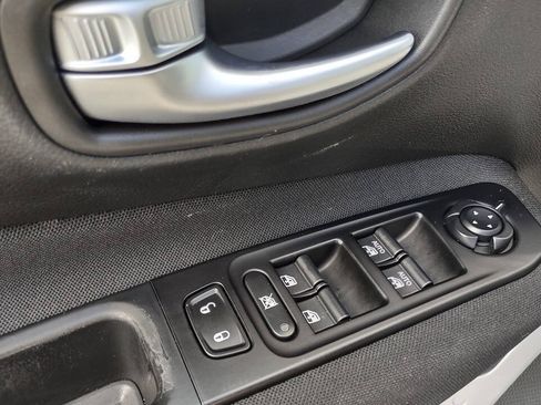 Used 2020 Jeep Renegade Sport w/ Sport Appearance Group FWD image 12