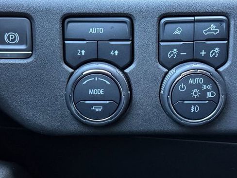 Used 2023 Chevrolet Silverado 1500 LTZ AWD/4WD image 43