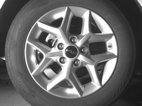 Used 2025 Kia Soul LX w/ LX Technology Package image 15