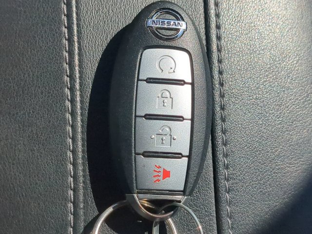 Used 2017 Nissan Rogue Sport SL w/ SL Premium Package FWD image 29
