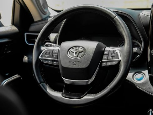 Used 2020 Toyota Highlander Limited FWD image 19