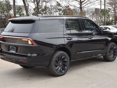 New 2025 Lincoln Navigator Reserve w/ Jet Appearance Package image 13