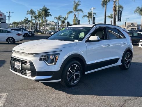 Certified 2025 Kia Niro EX image 3