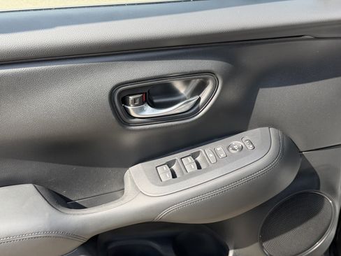 Used 2024 Honda HR-V LX image 10