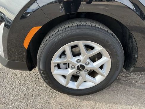 Used 2023 Kia Soul LX w/ LX Technology Package image 12