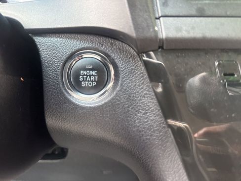 Used 2017 Toyota Sienna Limited Premium image 24