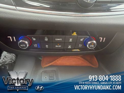 Used 2021 Buick Enclave Premium w/ Sun and Sites Package AWD/4WD image 16