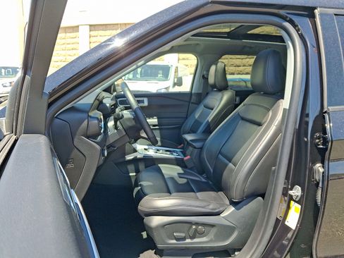 Used 2023 Ford Explorer XLT w/ Equipment Group 202A AWD/4WD image 14