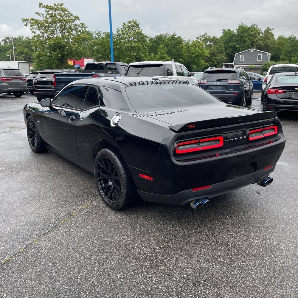 Used 2018 Dodge Challenger R/T w/ Performance Handling Group RWD image 4
