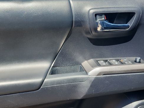 Used 2019 Toyota Tacoma Limited AWD/4WD image 8