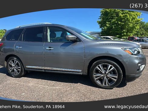 Used 2020 Nissan Pathfinder Platinum FWD image 11