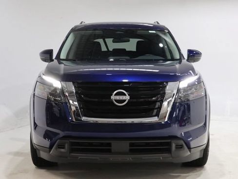 Used 2025 Nissan Pathfinder SV AWD/4WD image 2