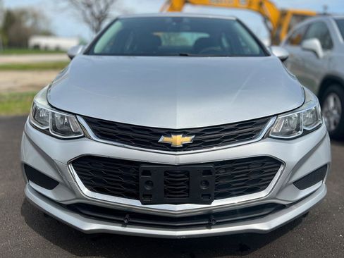 Used 2017 Chevrolet Cruze LS FWD image 3