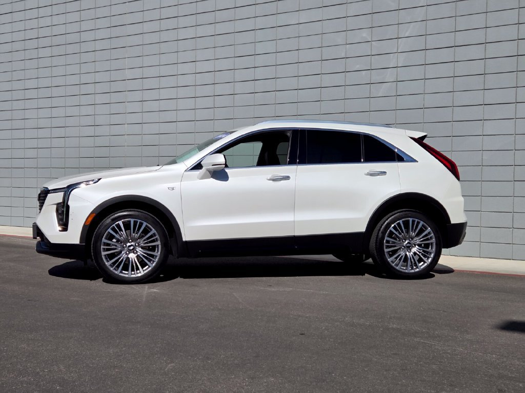 Used 2024 Cadillac XT4 Premium Luxury AWD/4WD image 2