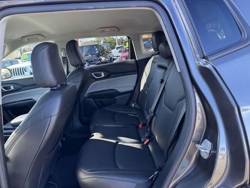 Used 2022 Jeep Compass Latitude image 10