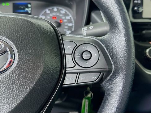 Used 2025 Toyota Corolla LE image 23