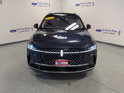 Used 2024 Lincoln Nautilus Reserve w/ Equipment Group 203A AWD/4WD image 2