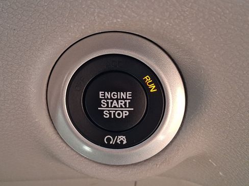 Used 2023 Chrysler Pacifica Touring-L FWD image 21