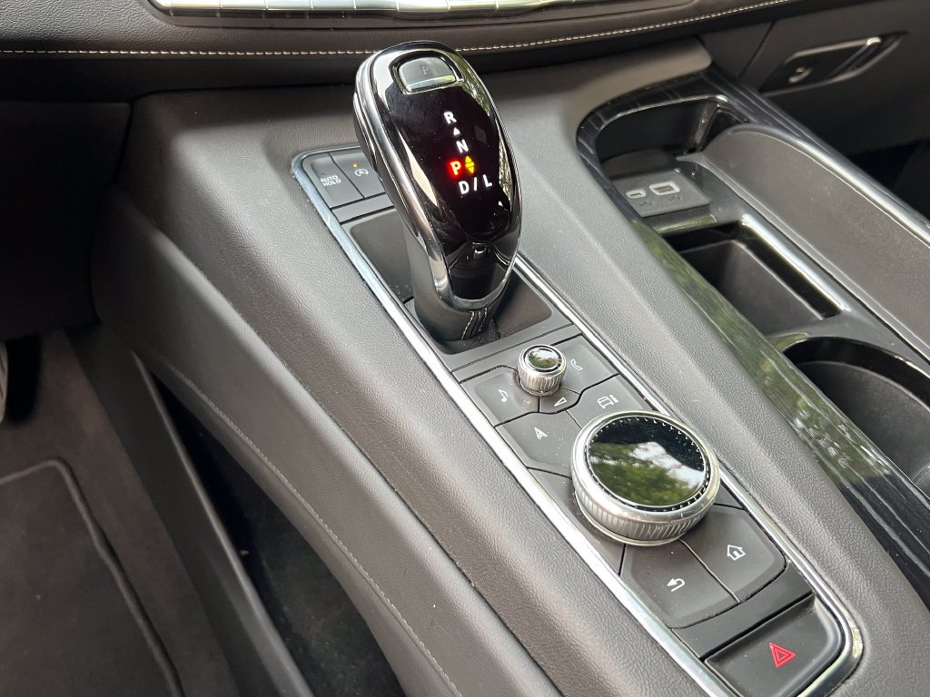Used 2024 Cadillac Escalade ESV Sport AWD/4WD image 35