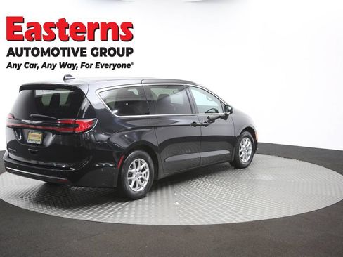 Used 2023 Chrysler Pacifica Touring-L FWD image 42
