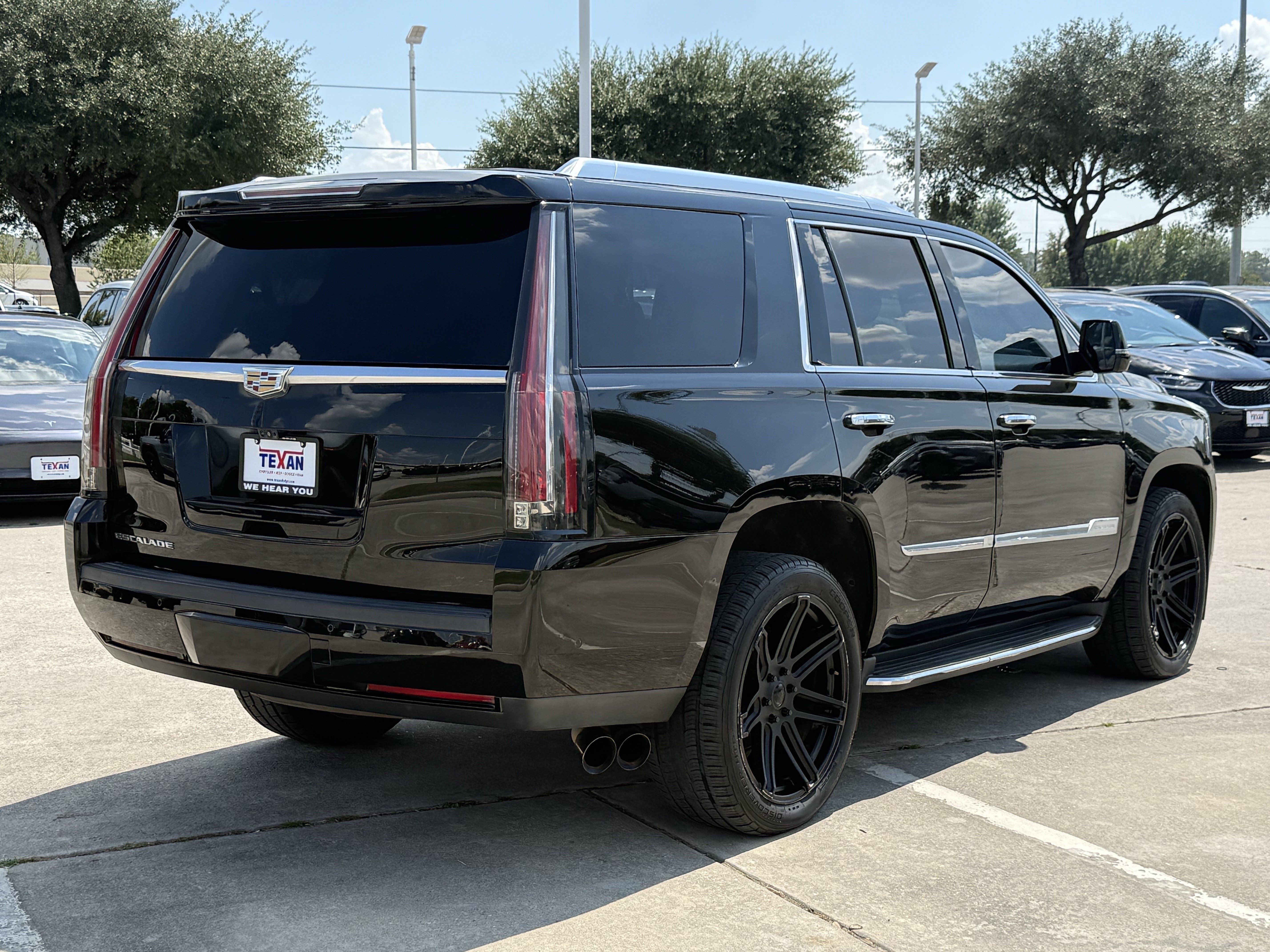 Used 2018 Cadillac Escalade Luxury RWD image 5