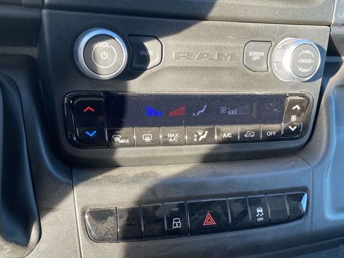 Used 2025 RAM ProMaster 2500 w/ Convenience Group image 10