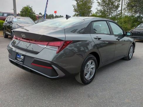 New 2026 Hyundai Elantra SE FWD image 5