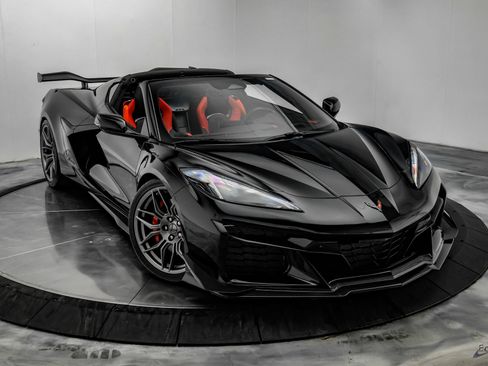 Used 2024 Chevrolet Corvette Z06 w/ Stealth Interior Trim Package RWD image 33