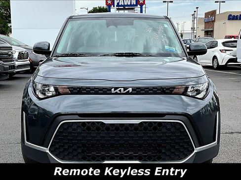 Used 2025 Kia Soul LX FWD image 2
