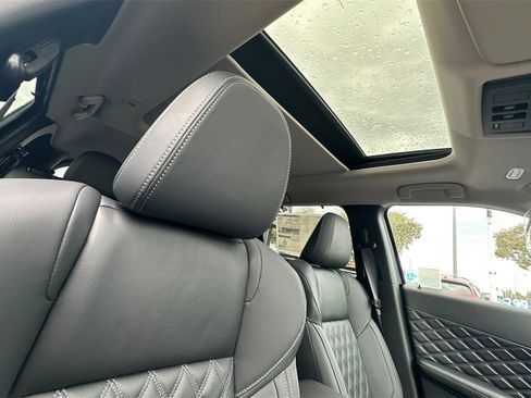 New 2025 Mitsubishi Outlander SEL image 18