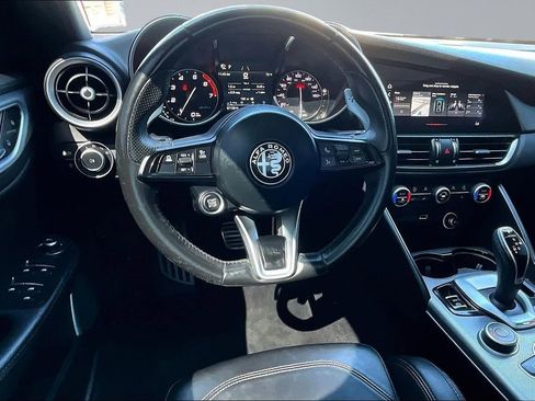 Used 2022 Alfa Romeo Giulia Veloce image 9