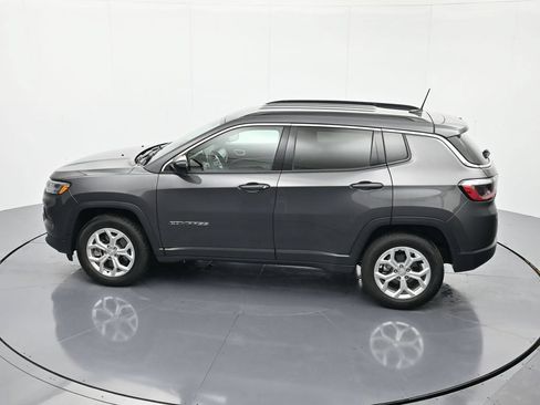 Used 2024 Jeep Compass Latitude AWD/4WD image 34