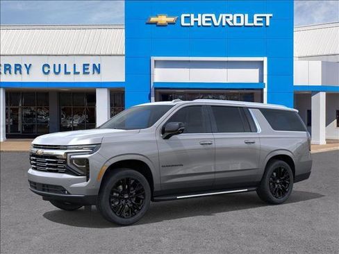 New 2026 Chevrolet Suburban Premier image 2