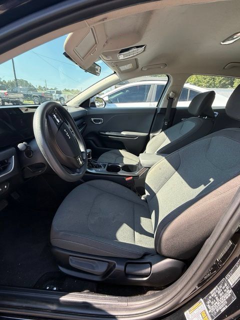 Used 2025 Kia K4 FWD image 7
