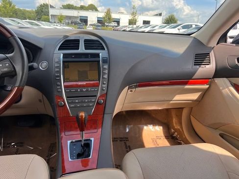 Used 2010 Lexus ES 350 w/ Preferred Accessory Package FWD image 11
