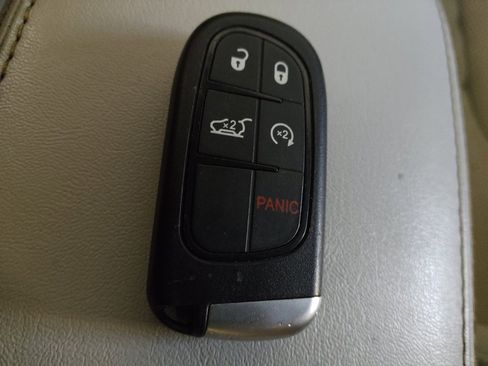 Used 2019 Jeep Cherokee Limited FWD image 32