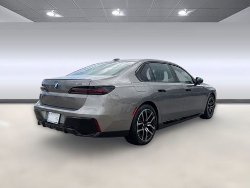 New 2026 BMW i7 xDrive60 w/ Executive Package image 8