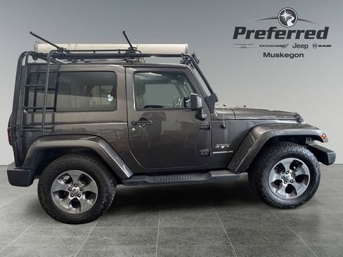Used 2017 Jeep Wrangler Sahara w/ Connectivity Group AWD/4WD image 8