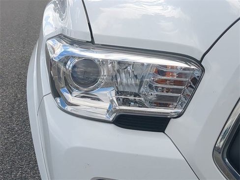 Certified 2022 Toyota Tacoma SR5 w/ Technology Package image 10