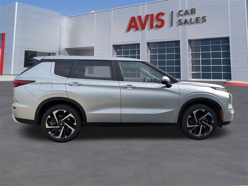 Used 2024 Mitsubishi Outlander SE image 5