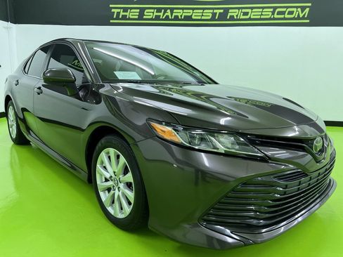 Used 2019 Toyota Camry LE FWD image 2