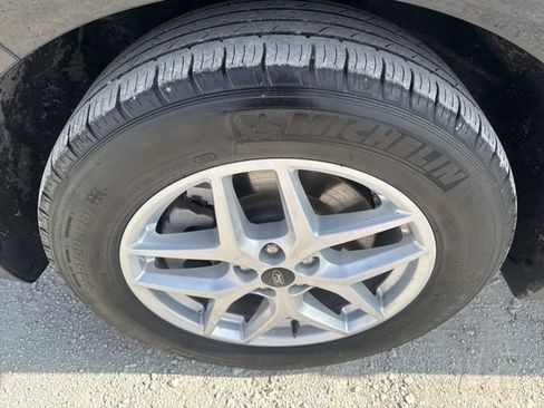 Used 2024 Ford Edge SEL image 28