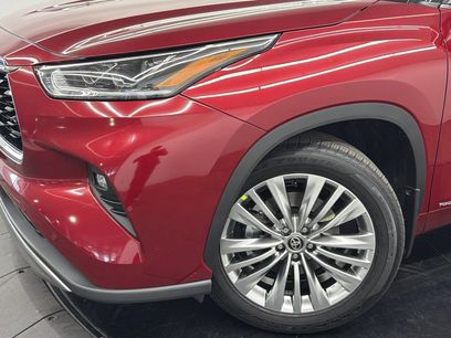 New 2026 Toyota Highlander Platinum