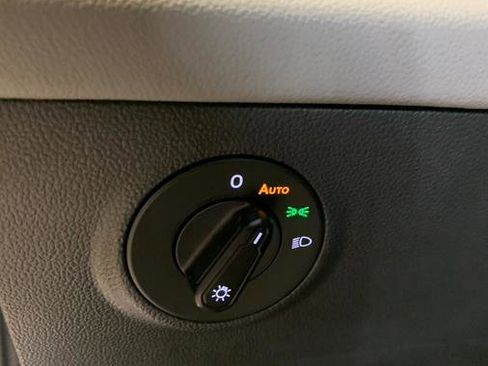 Used 2022 Volkswagen Taos SE image 21